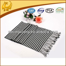 100% hilo de viscosa teñida bufanda tejida con borla